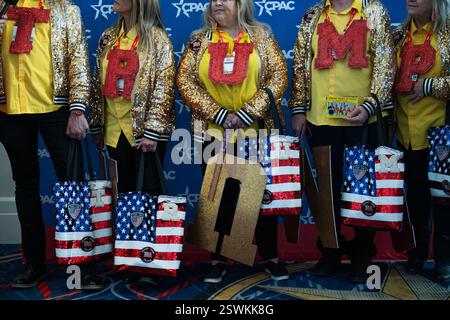 Oxon Hill, Usa. Februar 2025. Teilnehmer der Konservativen Politischen Aktionskonferenz 2025 (CPAC) in National Harbor, Maryland, USA, am Freitag, den 21. Februar, 2025. Foto: Annabelle Gordon/CNP/ABACAPRESS. COM Credit: Abaca Press/Alamy Live News Stockfoto