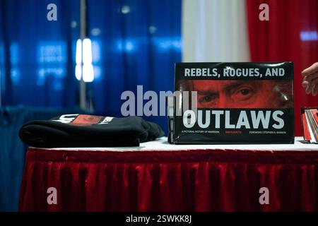 Oxon Hill, Usa. Februar 2025. Merchandise auf der Konservativen Politischen Aktionskonferenz 2025 (CPAC) in National Harbor, Maryland, USA, am Freitag, den 21. Februar, 2025. Foto: Annabelle Gordon/CNP/ABACAPRESS. COM Credit: Abaca Press/Alamy Live News Stockfoto