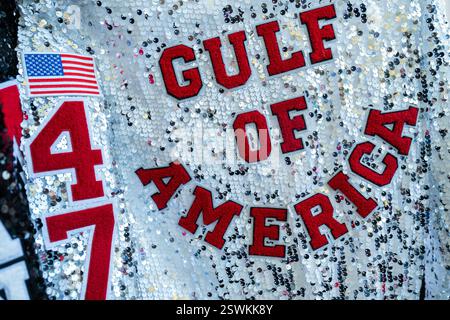Oxon Hill, Usa. Februar 2025. Merchandise auf der Konservativen Politischen Aktionskonferenz 2025 (CPAC) in National Harbor, Maryland, USA, am Freitag, den 21. Februar, 2025. Foto: Annabelle Gordon/CNP/ABACAPRESS. COM Credit: Abaca Press/Alamy Live News Stockfoto