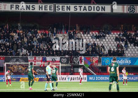 Oss, Niederlande. Februar 2025. OSS, NIEDERLANDE - 21. FEBRUAR: Fans von TOP Oss beim niederländischen Keuken Kampioen Divisie Spiel zwischen TOP Oss und FC Emmen im Frans Heesen Stadion am 21. Februar 2025 in Oss, Niederlande. (Foto von Gabriel Calvino Alonso/Orange Pictures) Credit: Orange Pics BV/Alamy Live News Stockfoto