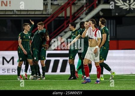 Oss, Niederlande. Februar 2025. OSS, 21.02.2025, Frans Heesen Stadium, niederländischer Fußball Keuken Kampioen Divisie Saison 2024/2025, Spiel zwischen TOP Oss - FC Emmen, TOP Oss - Emmen enttäuscht während des Spiels TOP Oss - Emmen Credit: Pro Shots/Alamy Live News Stockfoto