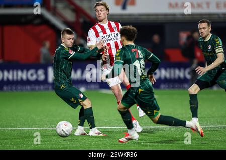 Oss, Niederlande. Februar 2025. OSS, 21.02.2025, Frans Heesen Stadium, niederländischer Fußball Keuken Kampioen Divisie Saison 2024/2025, Spiel zwischen TOP Oss - FC Emmen, TOP Oss Spieler Tijmen Wildeboer(M) während des Spiels TOP Oss - Emmen Credit: Pro Shots/Alamy Live News Stockfoto
