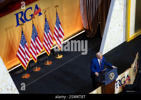 Washington, Usa. Februar 2025. U. US-Präsident Donald Trump, spricht vor der Republican Governors Association im National Building Museum, 20. Februar 2025 in Washington, DC Credit: Gabriel Kotico/White House Photo/Alamy Live News Stockfoto