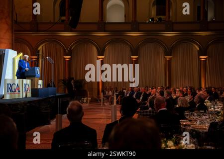 Washington, Usa. Februar 2025. U. US-Präsident Donald Trump, spricht vor der Republican Governors Association im National Building Museum, 20. Februar 2025 in Washington, DC Credit: Molly Riley/White House Photo/Alamy Live News Stockfoto