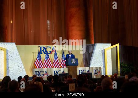 Washington, Usa. Februar 2025. U. US-Präsident Donald Trump, spricht vor der Republican Governors Association im National Building Museum, 20. Februar 2025 in Washington, DC Credit: Molly Riley/White House Photo/Alamy Live News Stockfoto