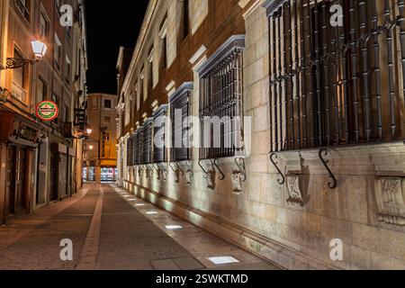 Museo Casa Botines Gaudí, Leon, Castilla, Spanien. Das Museum wird von der Fundación Obra Social de Castilla y León gesponsert Stockfoto