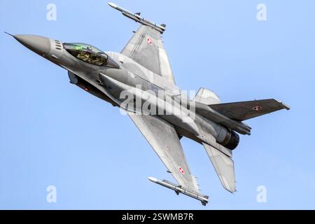 Polnische Luftwaffe General Dynamics F-16C Kampfjet Falcon im Flug. Kleine Brogel, Belgien - 13. September 2021 Stockfoto