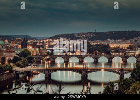 Landschaft der Stadt Prag bei Sonnenuntergang Stockfoto