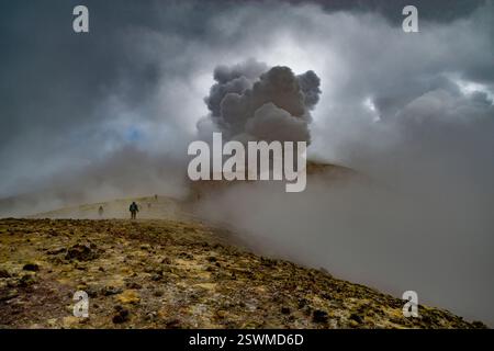 Besuchen Sie den Vulkan Ätna über dem Gipfel Stockfoto