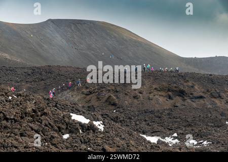 Besuchen Sie den Vulkan Ätna über dem Gipfel Stockfoto