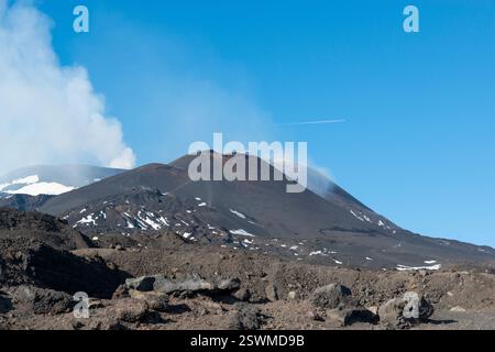Besuchen Sie den Vulkan Ätna über dem Gipfel Stockfoto