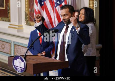 Washington, Usa. Februar 2025. Kash Patel spricht, nachdem er am Freitag, den 21. Februar 2025, als FBI-Direktor im Eisenhower Executive Office Building in Washington DC vereidigt wurde. Foto: Will Oliver/UPI Credit: UPI/Alamy Live News Stockfoto