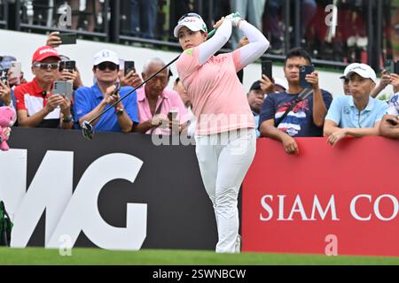 Pattaya, Thailand. Februar 2024. Moriya Jutanugarn aus Thailand in Aktion während der zweiten Runde des LPGA Honda Thailand Golfturniers. (Foto: Kittinun Rodsupan/SOPA Images/SIPA USA) Credit: SIPA USA/Alamy Live News Stockfoto