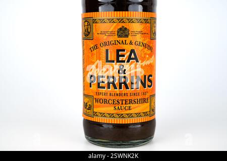 Lea und Perrins Worcestershire Sauce Etikett Close Up – Wales, Großbritannien – 18. Februar 2025 Stockfoto