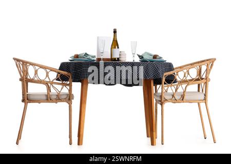 Serviert Restauranttisch auf weißem Hintergrund Stockfoto