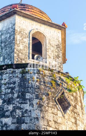 Der historische Glockenturm der Kathedrale von Dumaguete ist ein Wahrzeichen aus der spanischen Zeit in Dumaguete City auf den Philippinen Stockfoto