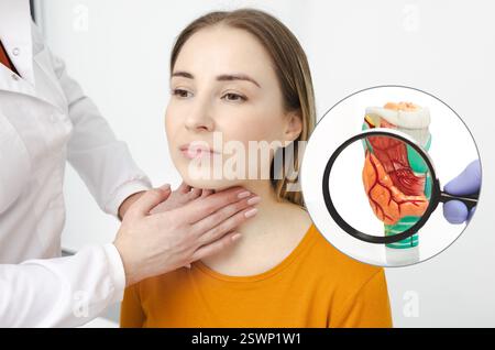 Arztpalpate des Frauenhalses zur Diagnostik von Schilddrüsenerkrankungen und Hypothyreose mit Nahaufnahme mit Schilddrüsenvergrößerung. Schilddrüsenbehandlung Stockfoto