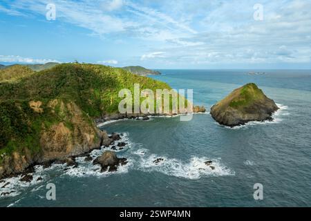 Aus der Vogelperspektive der Inseln, die mit dem Land verbunden sind, in Suao Township, Yilan County, Taiwan Stockfoto