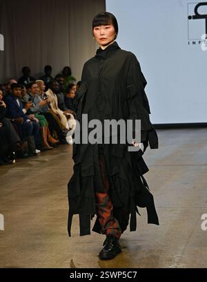 LONDON, GROSSBRITANNIEN. Februar 2025. Infdark Disigner aus Taiwan startete ab 2011 Showcases auf der Fashion Scout LFW 2025 - LFW AW25 in den Protein Studios in London, England. (Foto von 李世惠/siehe Li/Picture Capital) Credit: Siehe Li/Picture Capital/Alamy Live News Stockfoto
