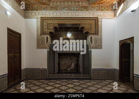 Bahia Palace in Marrakesch ist ein riesiger, aufwendig gestalteter Palast mit 160 Zimmern, Innenhöfen und 8 Hektar Gärten. Stockfoto