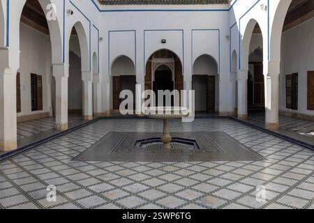 Bahia Palace in Marrakesch ist ein riesiger, aufwendig gestalteter Palast mit 160 Zimmern, Innenhöfen und 8 Hektar Gärten. Stockfoto