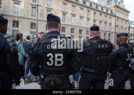 Frankreich, Paris, 14. Oktober 2023. Französische CRS-Polizei überwacht pro-palästinensische Demonstrationen in der Nähe des Place de la République Stockfoto