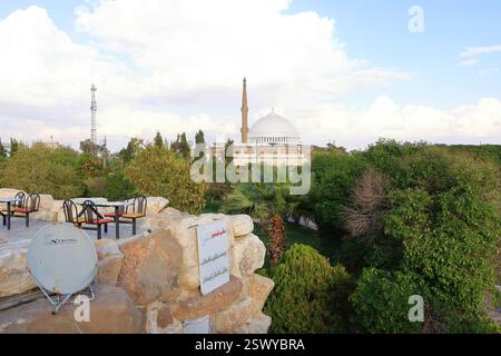 Erbil, Arbil, Kurdistan im Irak - 20. November 2024: Der Shanadar Shanidar Park mit Seilbahn im Zentrum der Stadt Stockfoto
