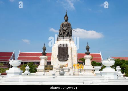 PHETCHABURI, THAILAND - 13. DEZEMBER 2018: König Mongkut (Rama IV) Denkmal an einem sonnigen Tag Stockfoto