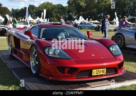Beesd, Niederlande - 13. September 2024: Ein roter Saleen S7 von 2004 Stockfoto