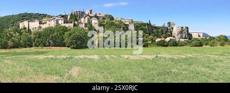 Das hoch gelegene Dorf Viviers in Ardèche. Stockfoto