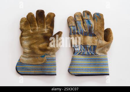 Ein Paar gut benutzte Arbeitshandschuhe Stockfoto