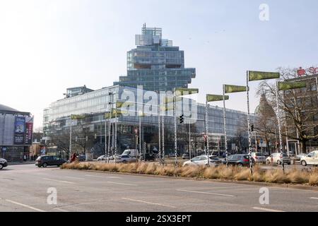 Verwaltungsgebäude der Norddeutschen Landesbank Nord/LB. Außenansicht. Architekt: Behnisch, Behnisch & Partner. Bürogebäude am Aegidientorplatz, Stahlbetonskelett mit Glasfassaden verkleidet. DEU, Deutschland, Niedersachsen, Hannover, 20.02.2025: *** Verwaltungsgebäude der Norddeutschen Landesbank Nord LB Außenansicht Architekt Behnisch, Behnisch Partner Bürogebäude am Aegidientorplatz, Stahlbetonskelett mit Glasfassaden DEU, Deutschland, Niedersachsen, Hannover, 20 02 2025 Stockfoto