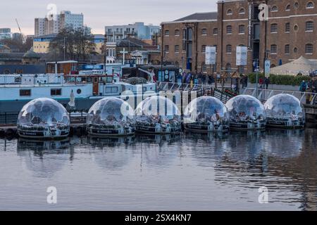 Skunaboats schwimmende Tischboote im Wetst India Quay, London Docklands, London, Großbritannien. Stockfoto