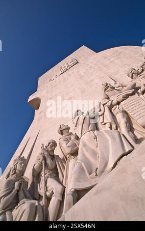 Das 1960 fertiggestellte Monument für die Entdeckungen anlässlich des 500-jährigen Todes von Prinz Heinrich dem Seefahrer, befindet sich am Ufer des Tejo Stockfoto