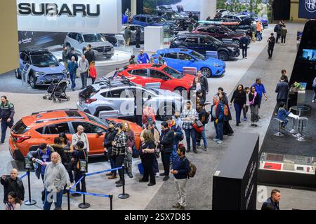 Toronto, ON, Kanada - 14. Februar 2025: Blick von oben im Showroom der Canadian International AutoShow 2025. Stockfoto