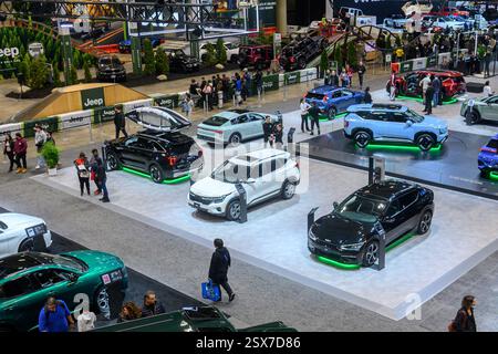 Toronto, ON, Kanada - 14. Februar 2025: Blick von oben im Showroom der Canadian International AutoShow 2025. Stockfoto