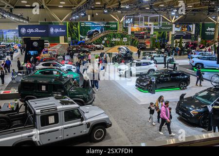Toronto, ON, Kanada - 14. Februar 2025: Blick von oben im Showroom der Canadian International AutoShow 2025. Stockfoto