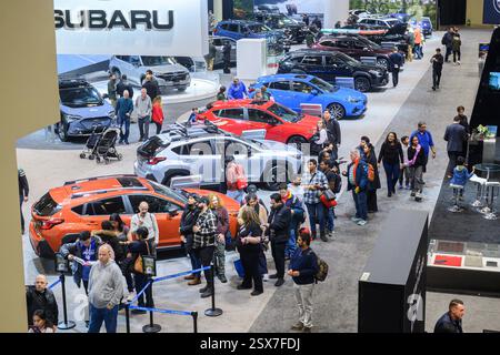 Toronto, ON, Kanada - 14. Februar 2025: Blick von oben im Showroom der Canadian International AutoShow 2025. Stockfoto