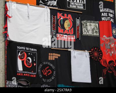 Canberra, Australien. Februar 2025. National Gallery of Austeralia (NGA). In der National Gallery of Australia (NGA) protestieren Sie gegen die Zensur von palästinensischen Flaggen auf einem indigenen Kunstwerk. Link zum Guardian-artikel: https://www.theguardian.com/australia-news/2025/feb/21/national-gallery-of-australia-says-it-covered-palestinian-flags-on-tapestry-after-security-assessment-ntwnfb Credit: Leo Bild/Alamy Live News Stockfoto