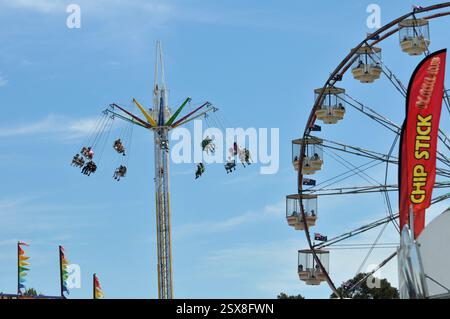 Canberra. Februar 2025. Bei der Royal Canberra Show 2025 im Exhibition Park in Canberra, Australien, gibt es am 23. Februar verschiedene Arten von verrückten Fahrgeschäften. 2025. Die Royal Canberra Show findet hier vom 21. Bis 23. Februar statt. Quelle: Zhang Jianhua/Xinhua/Alamy Live News Stockfoto
