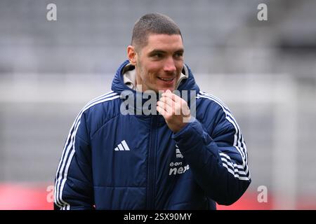 Newcastle am Sonntag, 23. Februar 2025. Newcastle, Großbritannien. Februar 2025. Nikola Milenkovic aus Nottingham Forest während des Premier League-Spiels zwischen Newcastle United und Nottingham Forest im St. James's Park, Newcastle am Sonntag, den 23. Februar 2025. (Foto: Jon Hobley | MI News) Credit: MI News & Sport /Alamy Live News Stockfoto