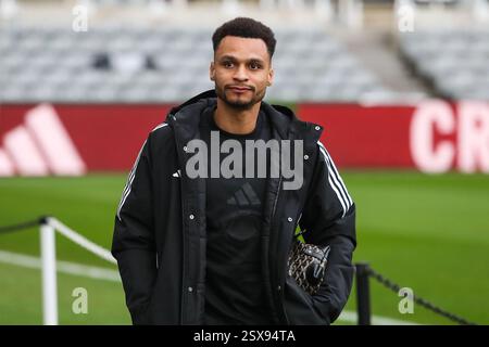 Newcastle, Großbritannien. Februar 2025. Jacob Murphy von Newcastle United kommt während des Spiels Newcastle United FC gegen Nottingham Forest FC English Premier League in St. James' Park, Newcastle, England, Großbritannien am 23. Februar 2025 Credit: Lee Keuneke/Every Second Media Credit: Every Second Media/Alamy Live News Stockfoto