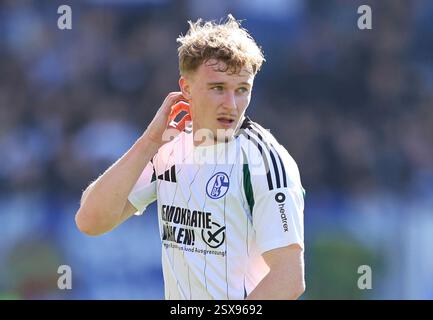 Darmstadt, Deutschland. Februar 2025. 23.02.2025, xdcx, Fussball 2. Bundesliga, SV Darmstadt 98 - FC Schalke 04, emonline, emspor, despor, v.l., Derry Murkin (FC Schalke 04) enttaeuscht, enttaeuscht schauend, enttäuscht, traurig, frustiert, FRUST, GEFRUSTET DFL/DFB-VORSCHRIFTEN VERBIETEN DIE VERWENDUNG VON FOTOS ALS BILDSEQUENZEN UND/ODER QUASI-VIDEO. Quelle: dpa/Alamy Live News Stockfoto