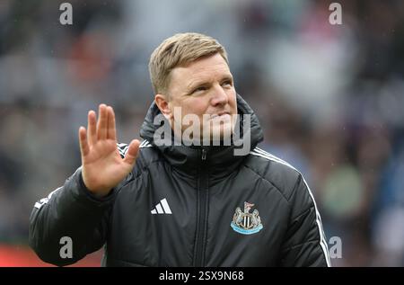 Newcastle upon Tyne, Großbritannien. Februar 2025. Eddie Howe Manager von Newcastle Unitedwährend des Premier League-Spiels zwischen Newcastle United und Nottingham Forest im St. James' Park, Newcastle upon Tyne. Der Bildnachweis sollte lauten: Nigel Roddis/Sportimage Credit: Sportimage Ltd/Alamy Live News Stockfoto