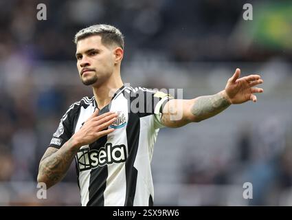 Newcastle upon Tyne, Großbritannien. Februar 2025. Bruno Guimaraes aus Newcastle United nach dem Premier League-Spiel zwischen Newcastle United und Nottingham Forest im St. James' Park in Newcastle upon Tyne. Der Bildnachweis sollte lauten: Nigel Roddis/Sportimage Credit: Sportimage Ltd/Alamy Live News Stockfoto