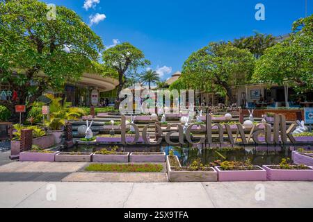 Blick auf das Beachwalk Shopping Center am Kuta Beach, Kuta, Bali, Indonesien, Südostasien, Asien Stockfoto