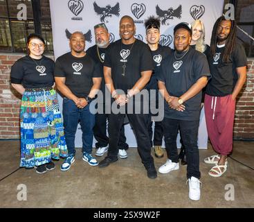 Los Angeles, USA. Februar 2025. LA FIREHEARTS Teilnahme an LA FIREHEARTS BENEFIT in Partnerschaft mit der Dakar Foundation und SOLA Impact am Beehive Los Angeles, CA, 22. Februar 2025 Credit: Eugene Powers/Alamy Live News Stockfoto