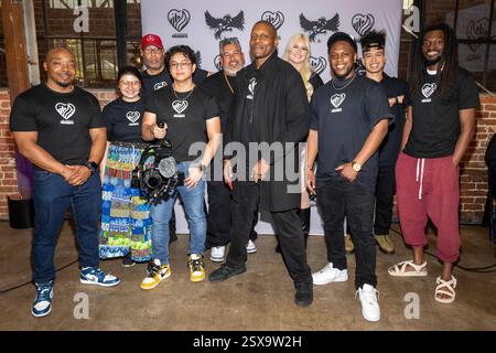 Los Angeles, USA. Februar 2025. LA FIREHEARTS Teilnahme an LA FIREHEARTS BENEFIT in Partnerschaft mit der Dakar Foundation und SOLA Impact am Beehive Los Angeles, CA, 22. Februar 2025 Credit: Eugene Powers/Alamy Live News Stockfoto