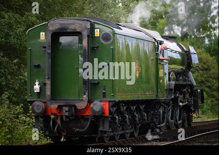 Der Flying Scotsman auf seiner hundertjährigen Tour auf der Bluebell Line Stockfoto