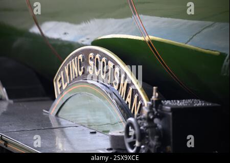 Der Flying Scotsman auf seiner hundertjährigen Tour auf der Bluebell Line Stockfoto